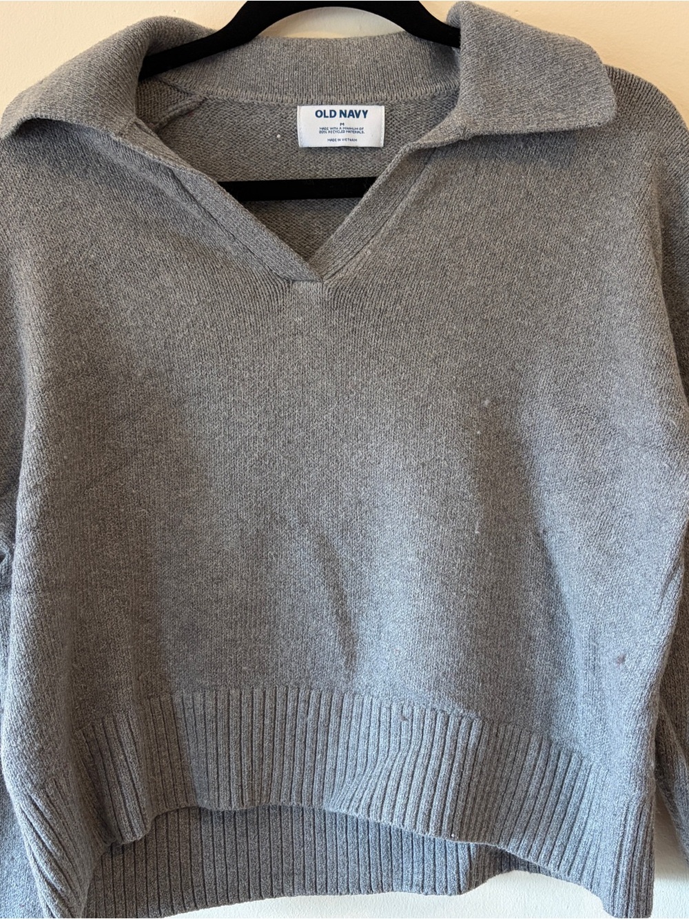 Old Navy Women's Gray V-Neck Collar Sweater